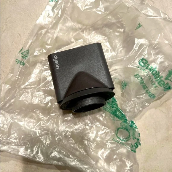 Dyson hair dryer attachment - Picture 2 of 4